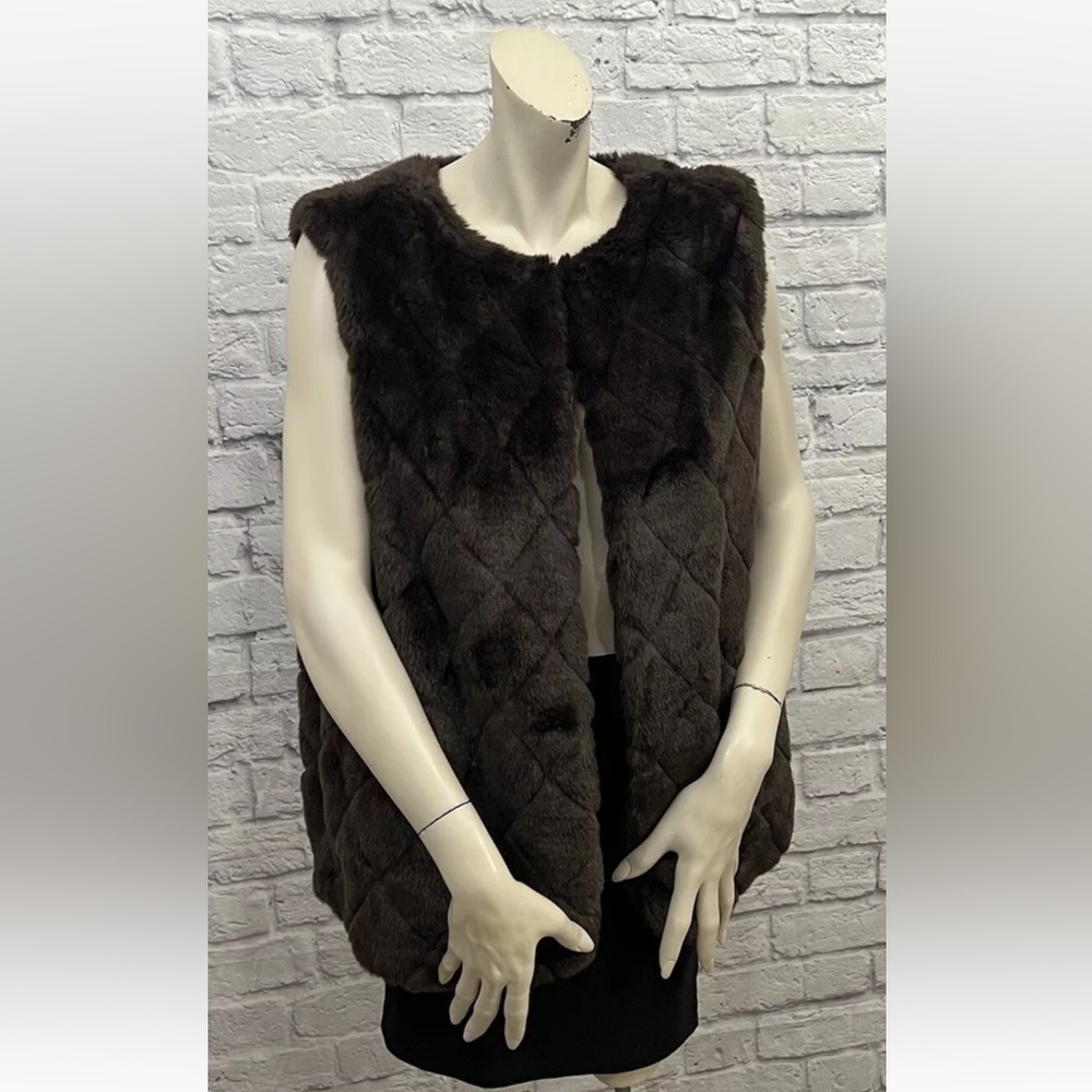 TALBOTS LUXURIOUS BROWN FAUX FUR VEST SIZE X (12W) - Picture 2 of 5